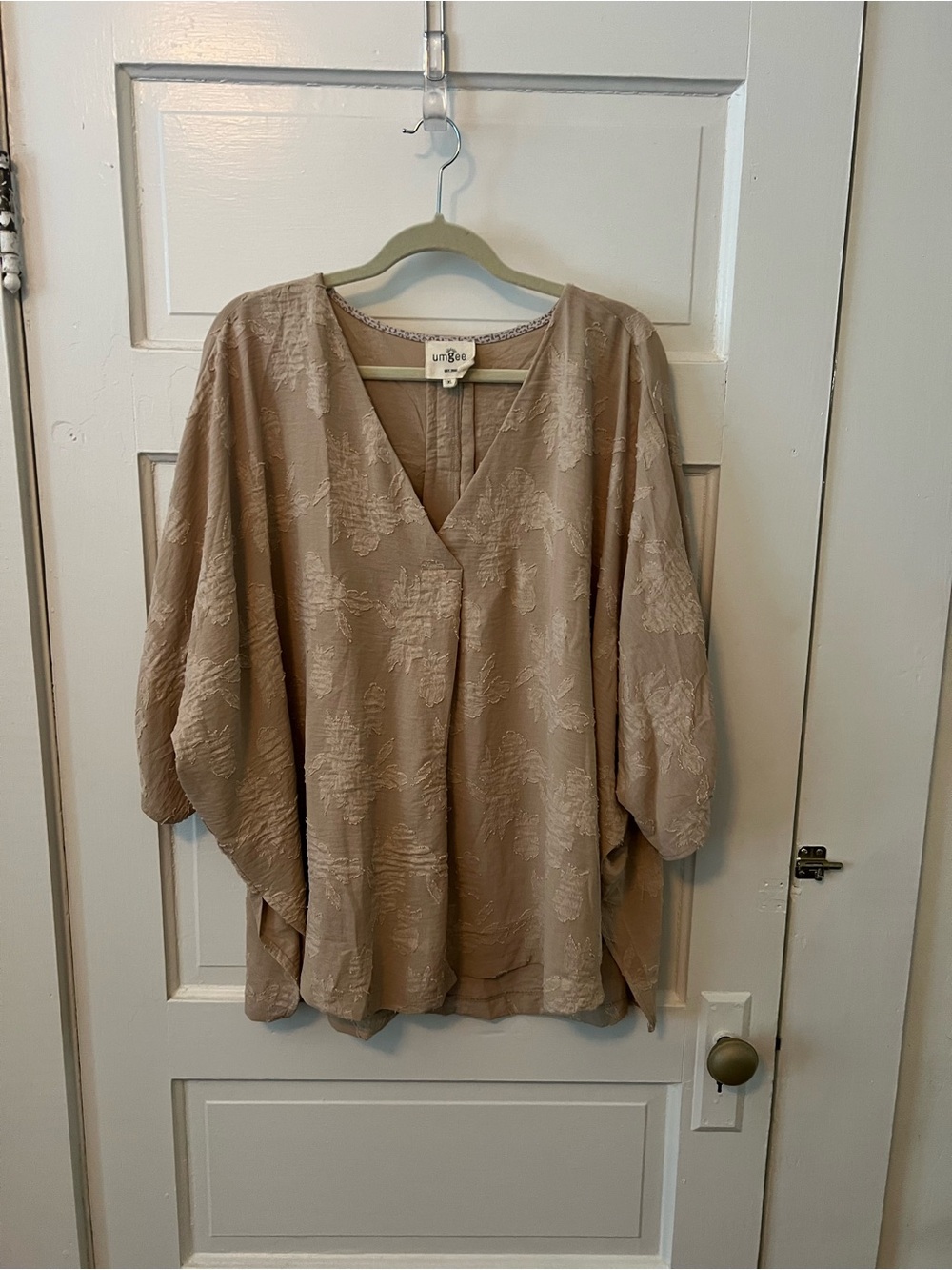 Umgee Beige Textured V-Neck Women's Top
